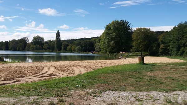 La plage de l'étang de la Noë