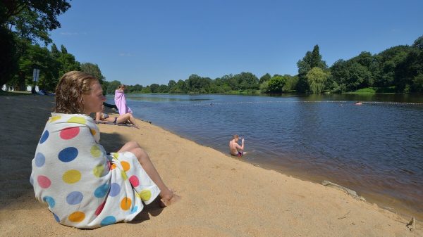 Beach at the Queaux Leisure area
