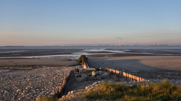 Lever de soleil et marée basse sur la jolie plage de Honfleur