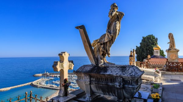 Ancien cimetière de Menton avec vue panoramique sur la mer Méditerranée
