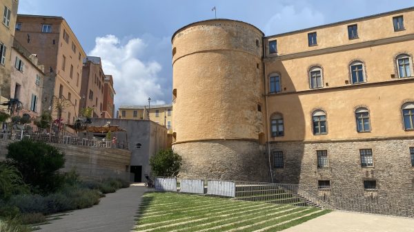 Le Palais des Gouverneurs à découvrir lors de votre balade dans Bastia