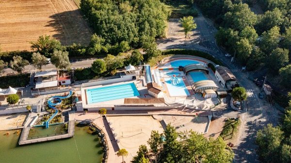 La base de loisirs, entre baignade en plan d'eau ou en piscine