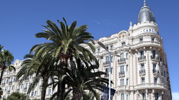 Vue sur le magnifique hôtel Carlton à Cannes sur la Croisette