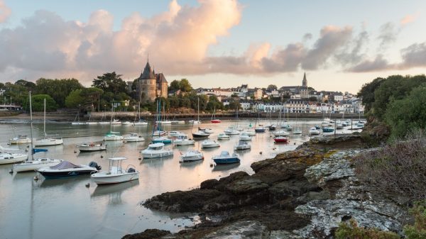 El puerto viejo y la ciudad de Pornic