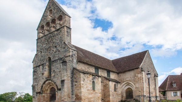 The Chapelle des Pénitents, whose location on the banks of the Dordogne makes it the most picturesque spot in the village 
