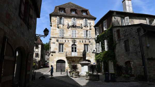 A stroll through the old village and a view of the Renaissance House 