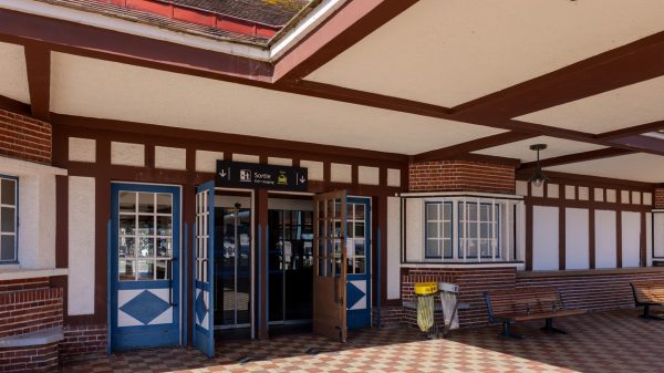 De neoromaanse stijl van het station van Deauville 