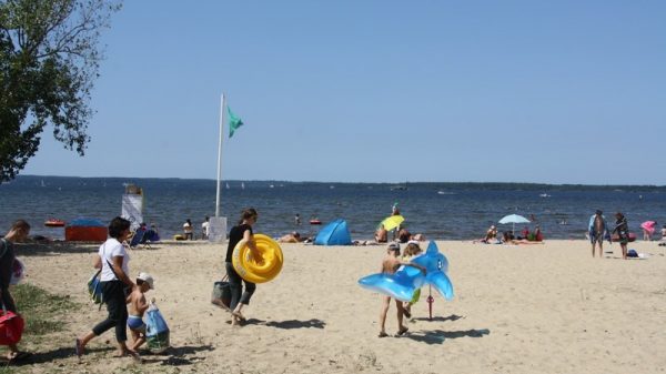 Direct access to the lake beach from your campsite