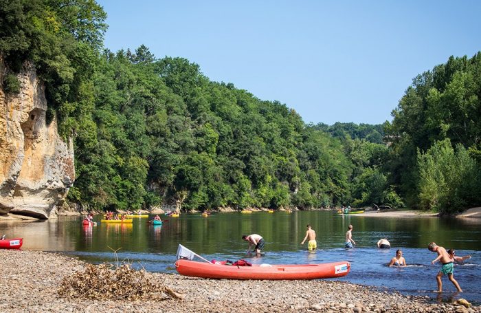 Campsite Beau Rivage In La Roque Gageac Dordogne Campingfrance Com