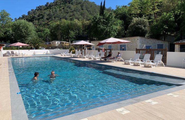 Camping Apv Au Vallon Rouge 3 Etoiles Provence